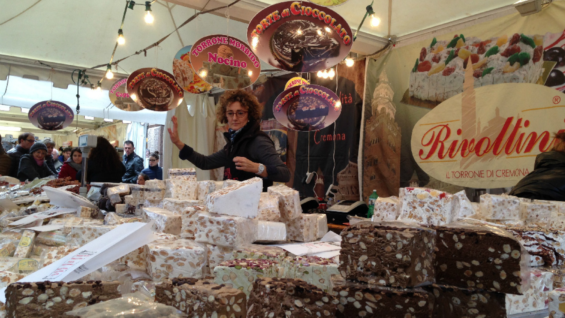 Immagine di Festa del Torrone da record oltre 150 mila persone nei primi due giorni GUARDA LE FOTO