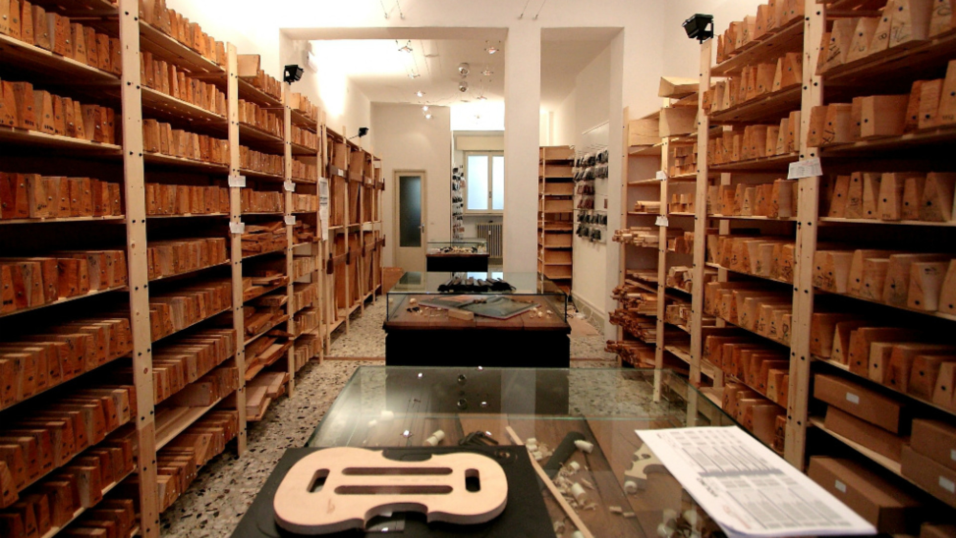 Immagine di Ai liutai piace il centro di Cremona Anche l’azienda di legnami «Tonewood» ha aperto uno store in via Robolotti