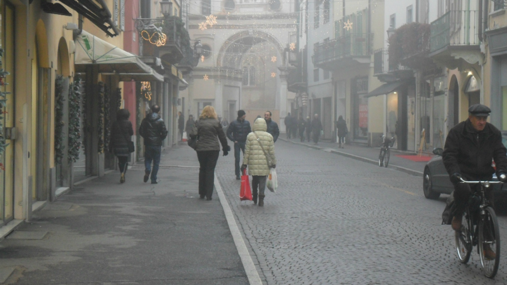 Immagine di Crema, luminarie accesse ma non per tutti Commercianti indecisi sui 100 euro da versare
