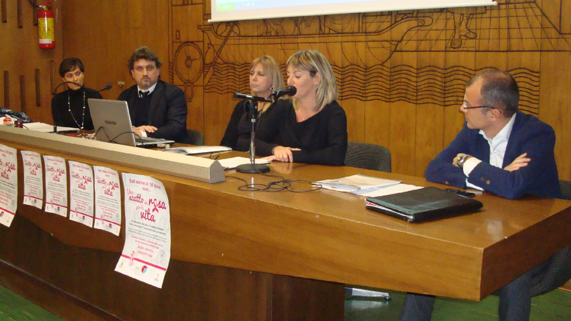 Immagine di Calendario benefico  delle mamme modelle a sostegno di oncologia