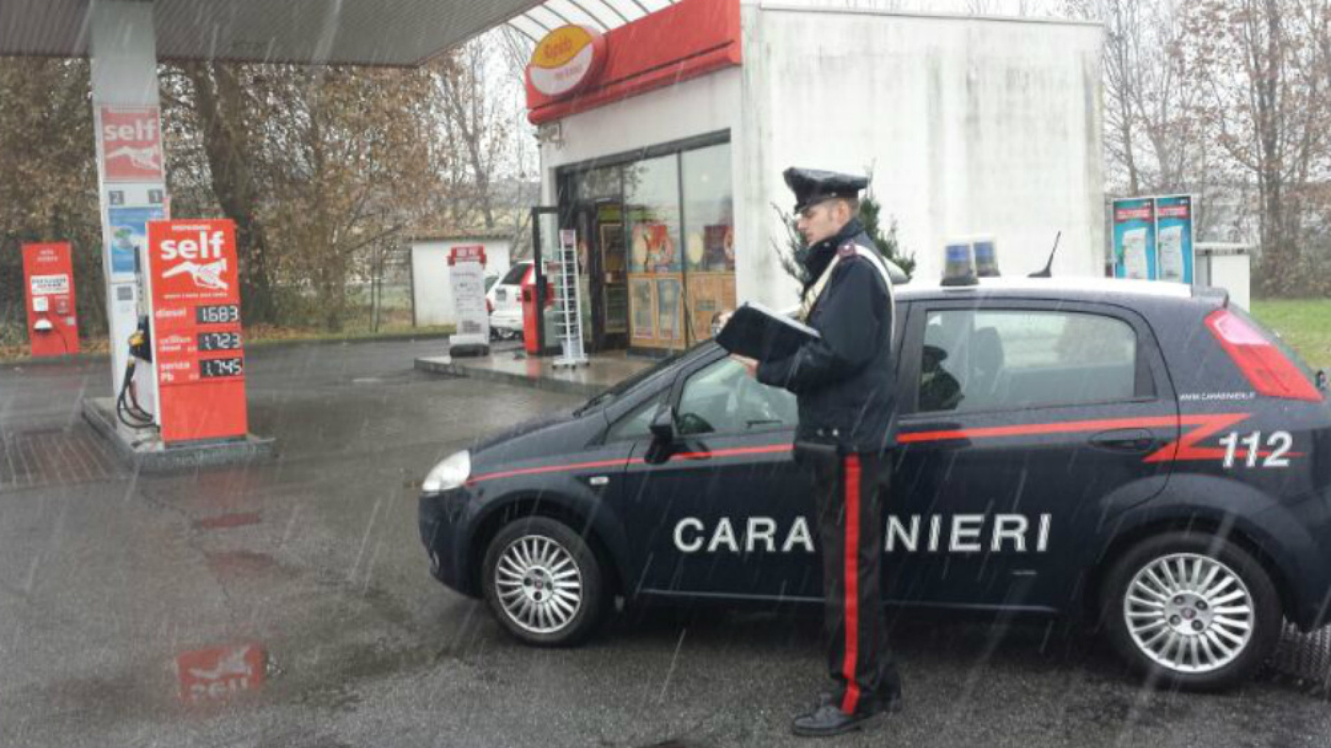 Immagine di Rapina alla Total di Bagnolo Cremasco Pistola in faccia al dipendente bandito fugge con un bottino di 3 mila euro