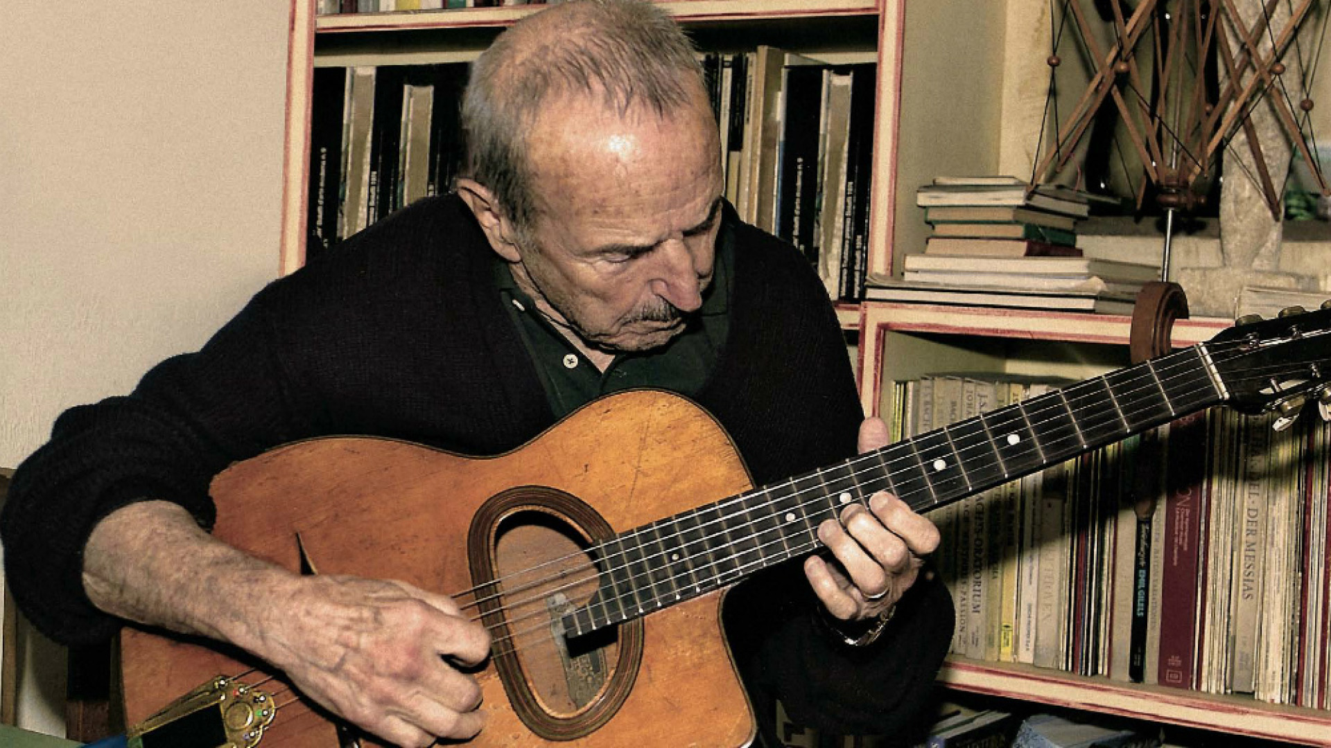Immagine di Al museo “Le stanze della musica” con la collezione Carutti