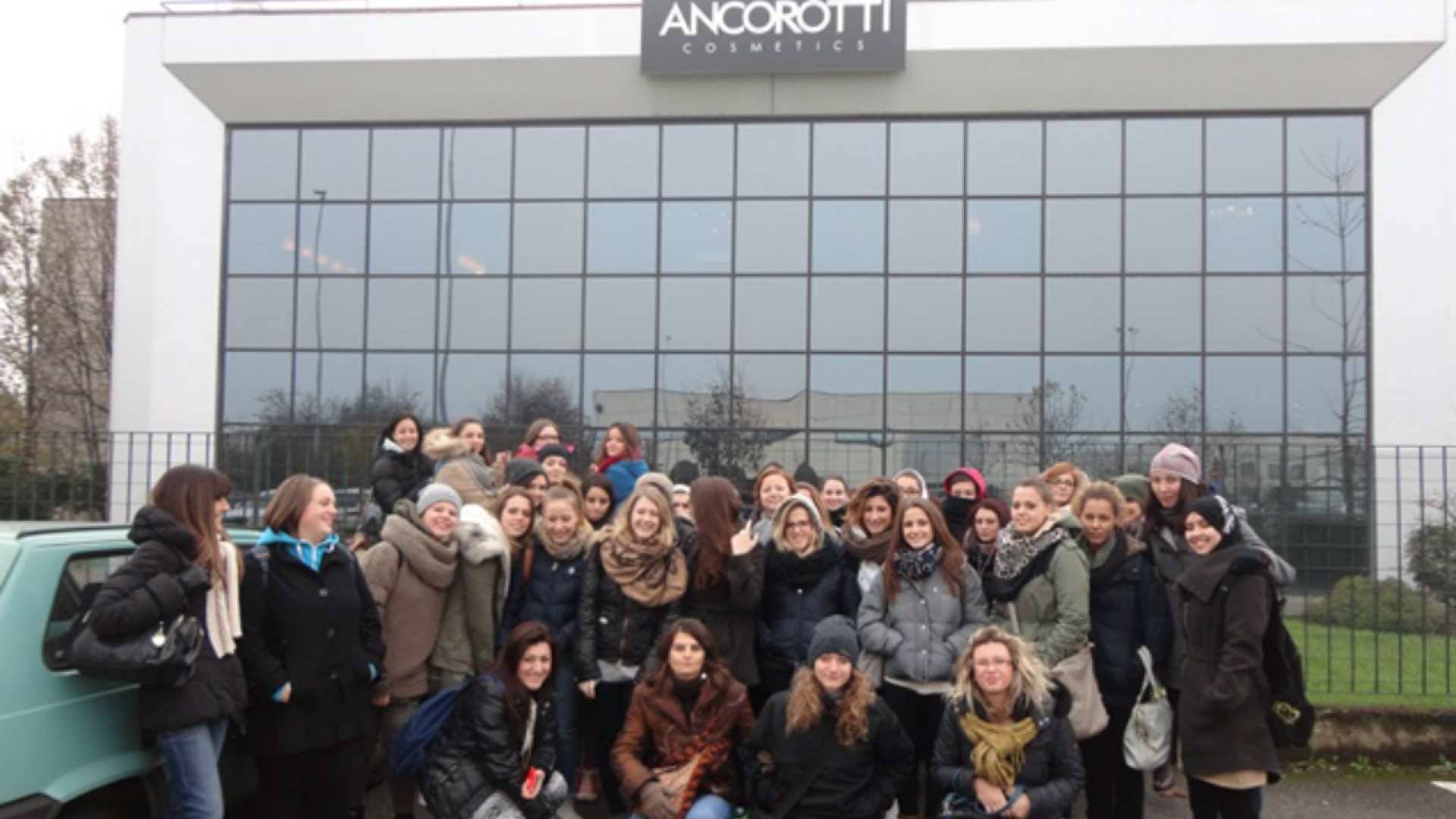 Immagine di Da Pesaro a Crema studentesse in visita all'Ancorotti Cosmetics