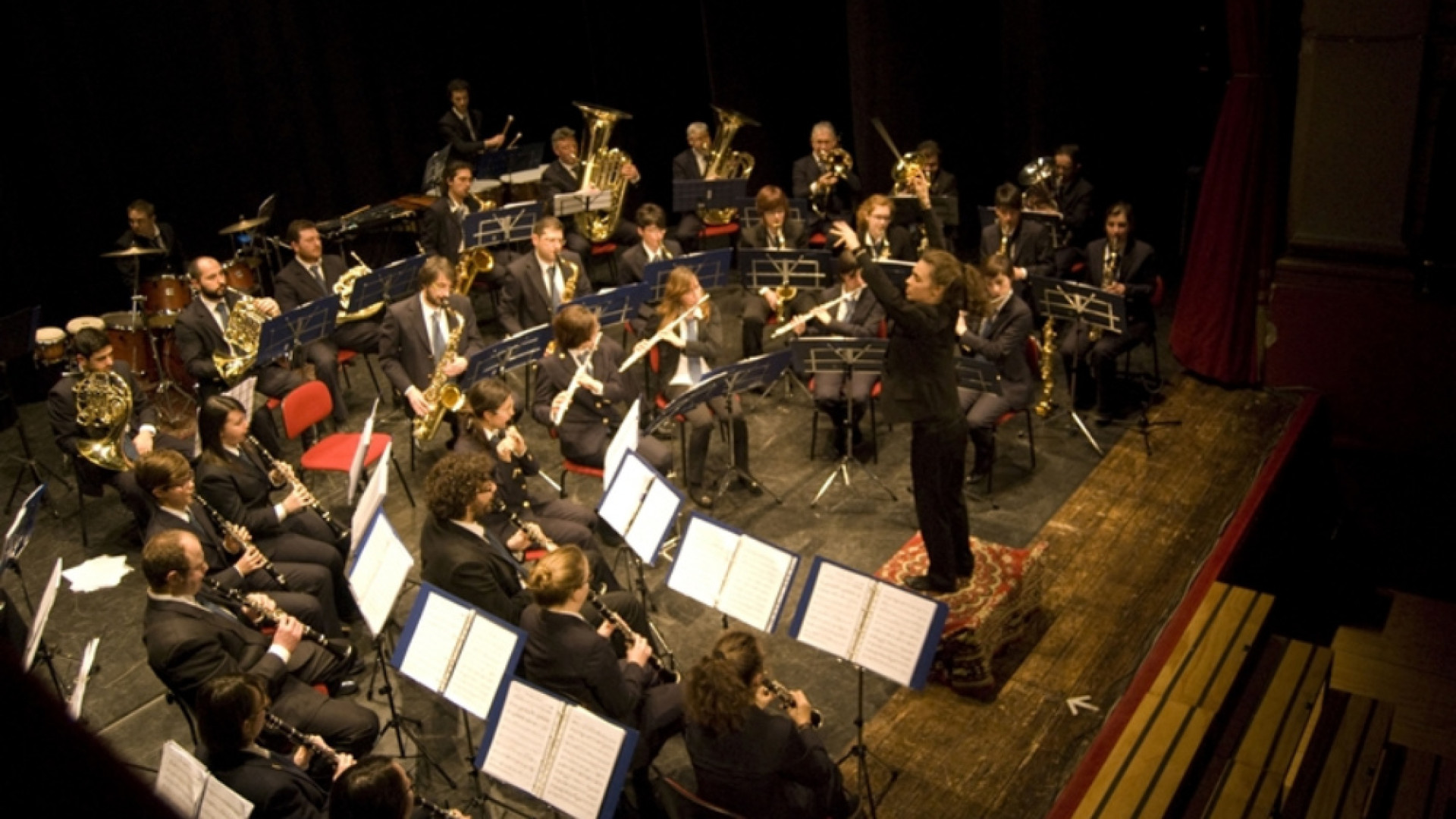 Immagine di Frac e bacchetta per due gemelle la storia in musica di Eva e Roberta Patrini dalla Banda di Ombriano ai palchi europei