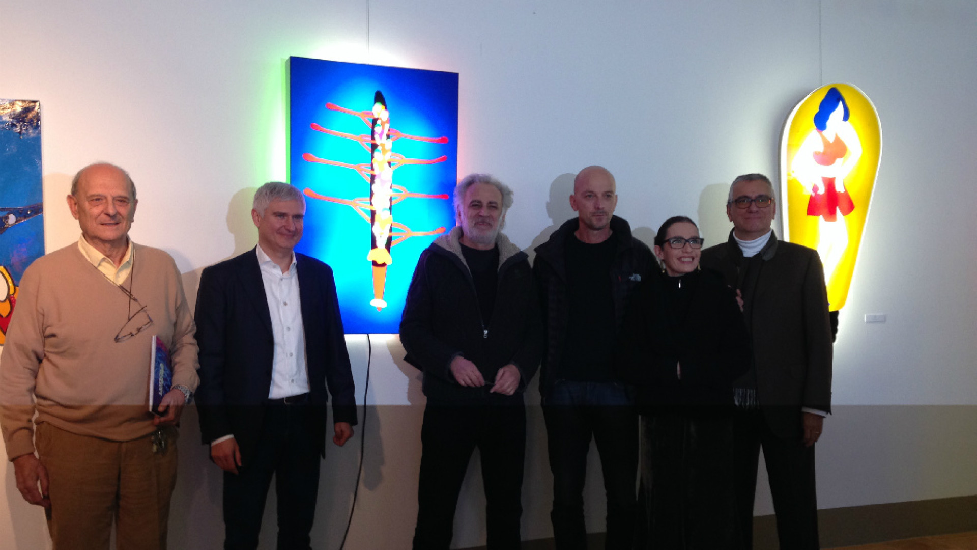 Immagine di Le opere luminose di Lodola in mostra al Museo Diotti