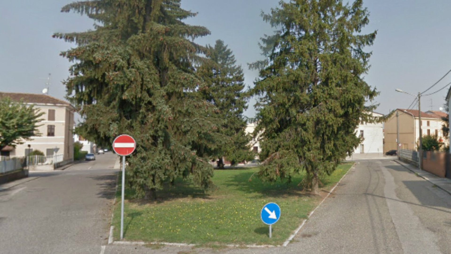 Immagine di Vescovato, alle aree verdi ci pensano i privati