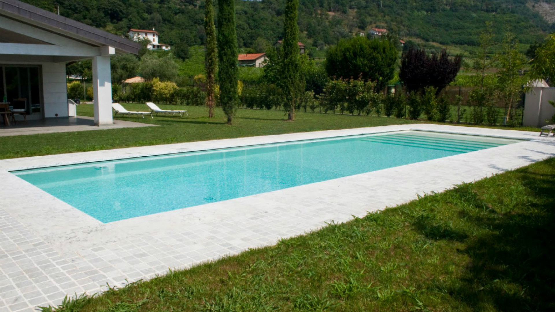 Immagine di Quando la dolce vita è un tuffo in piscina