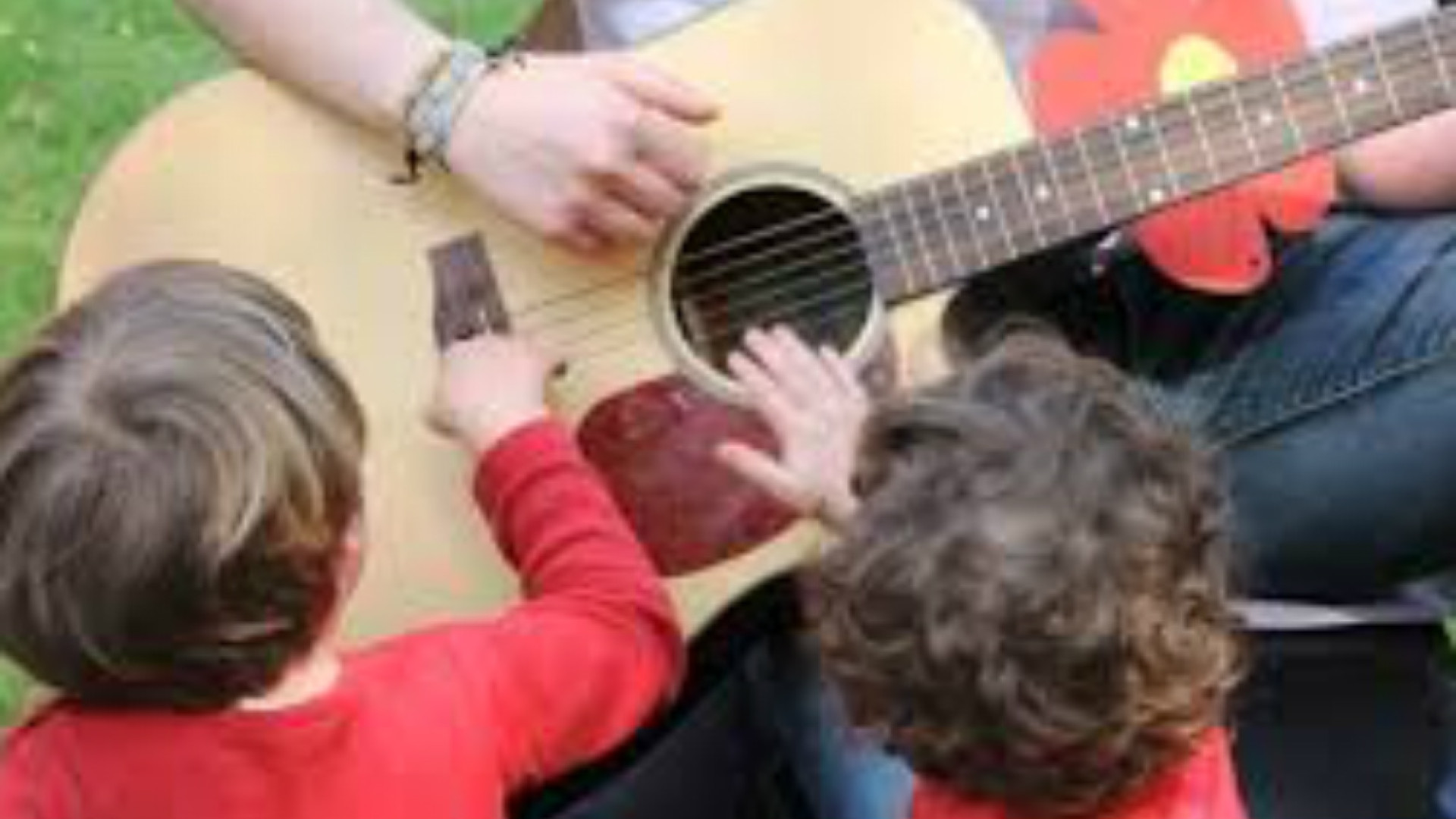 Immagine di Bambini dell'asilo nido a scuola di musica