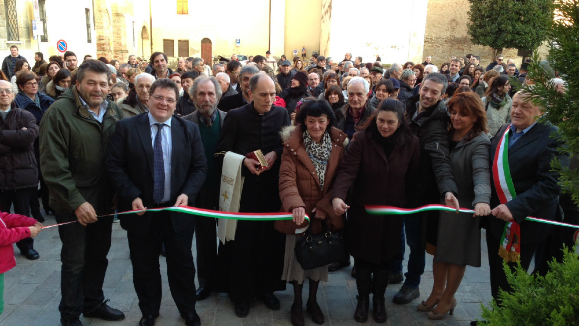 Immagine di Taglio del nastro per il nuovo Museo Platina