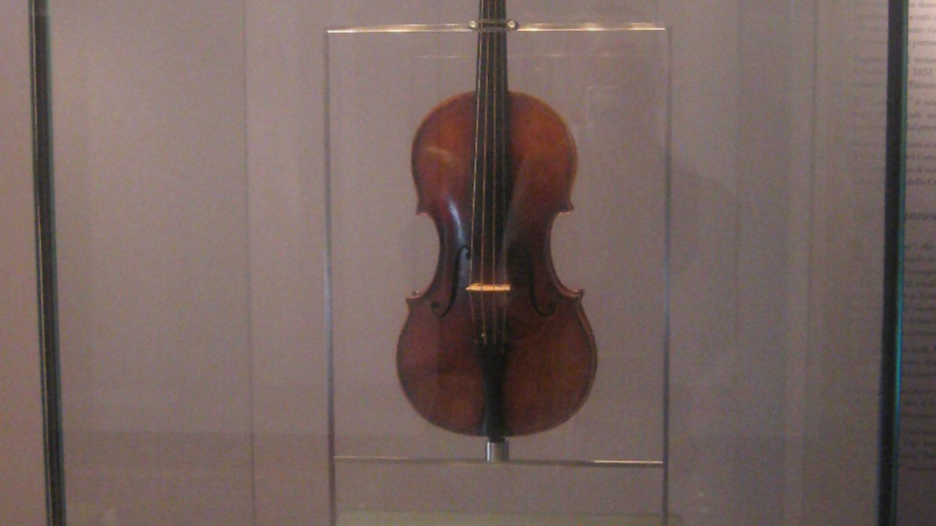 Immagine di Lo strumento del «Violinista del Diavolo» dimenticato in una teca di cristallo