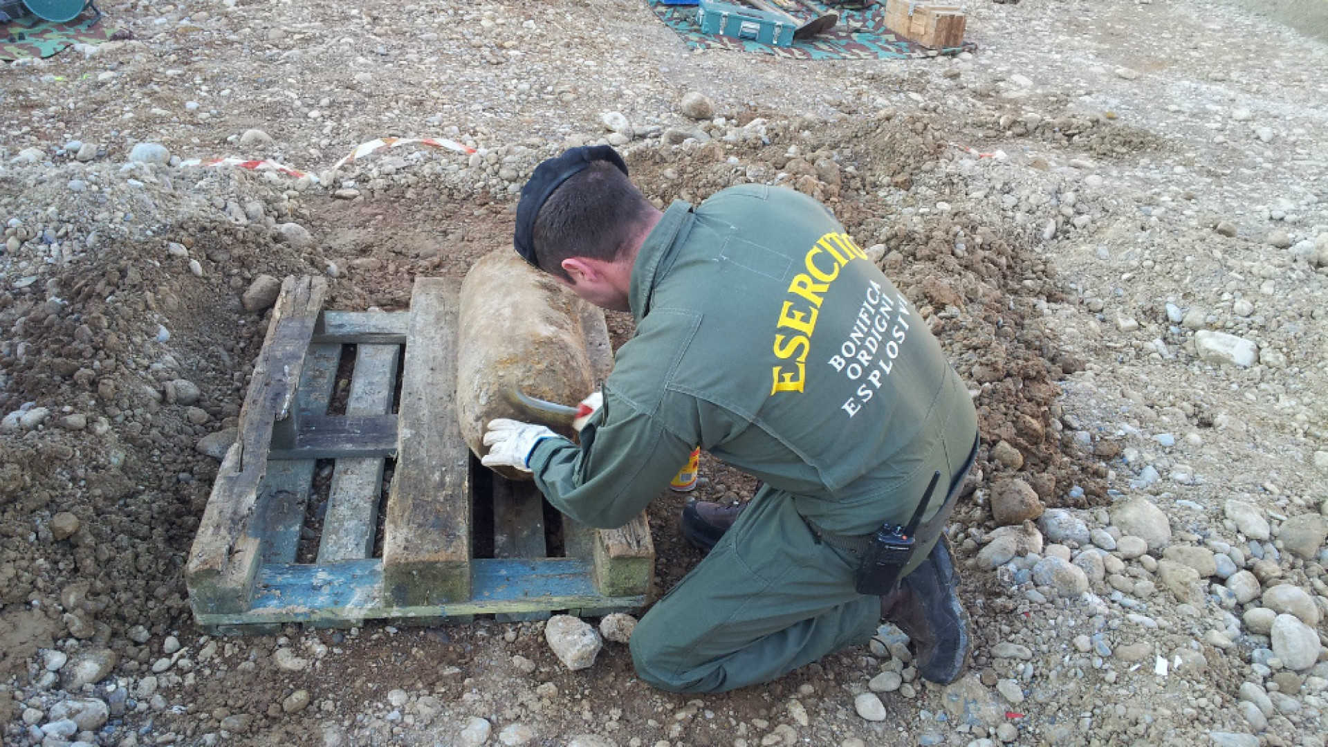 Immagine di Gli artificieri dell’Esercito disinnescano le due bombe a Orio al Serio
