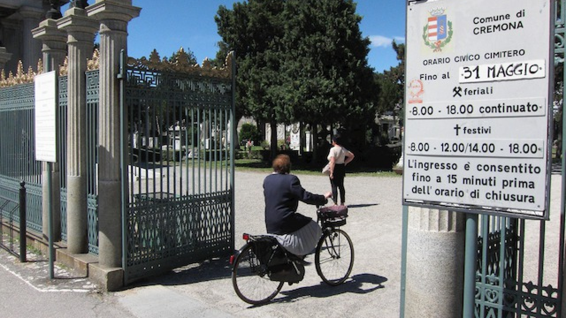 Immagine di Perchè il cimitero di Cremona ha degli orari così poco flessibili?