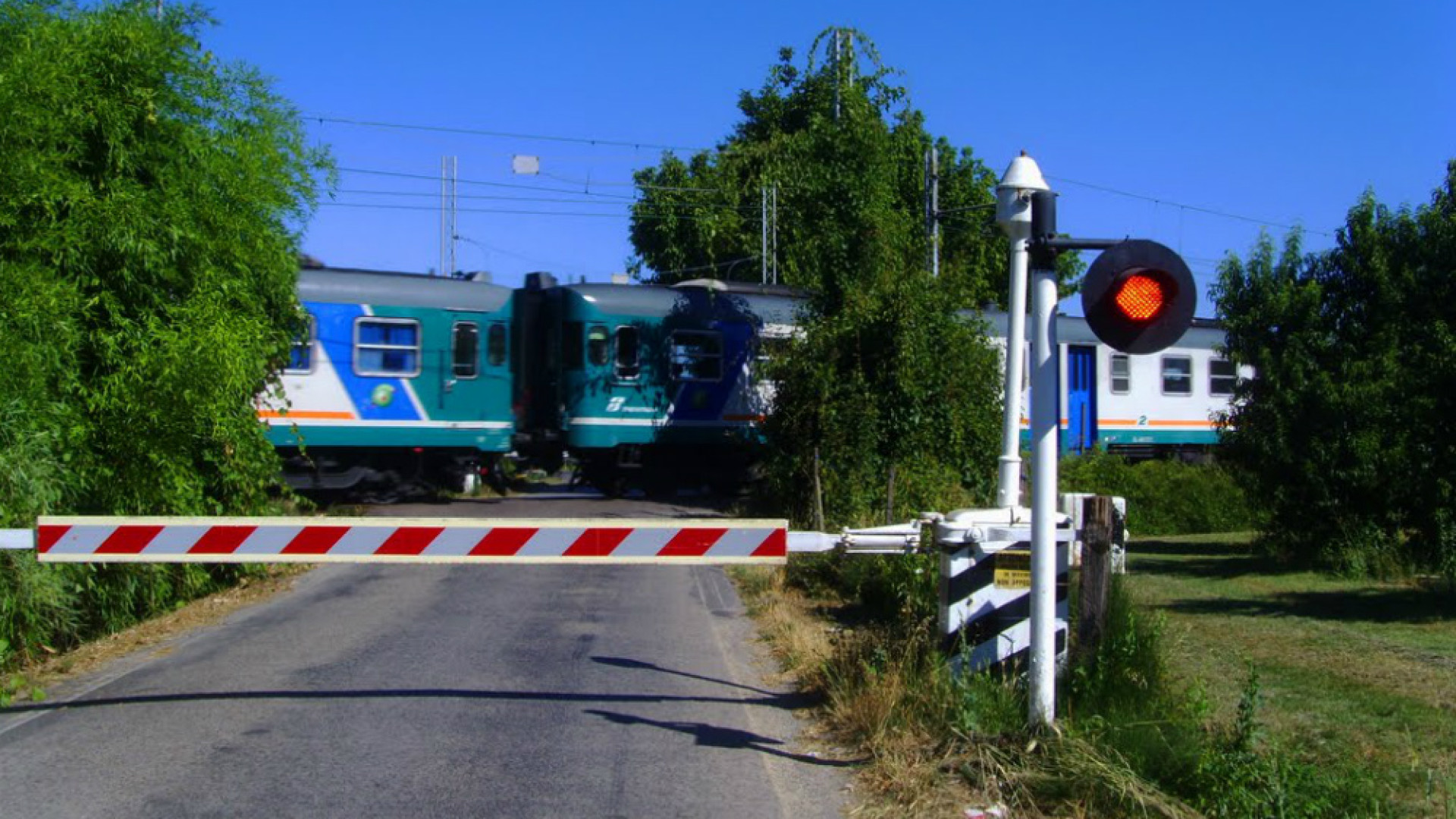 Immagine di Dai passaggi a livello solo disagi. Giusti eliminarli