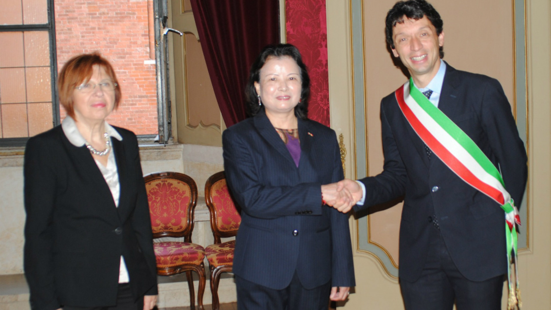 Immagine di Il sindaco Gianluca Galimberti incontra il console generale della Repubblica Popolare di Cina a Milano
