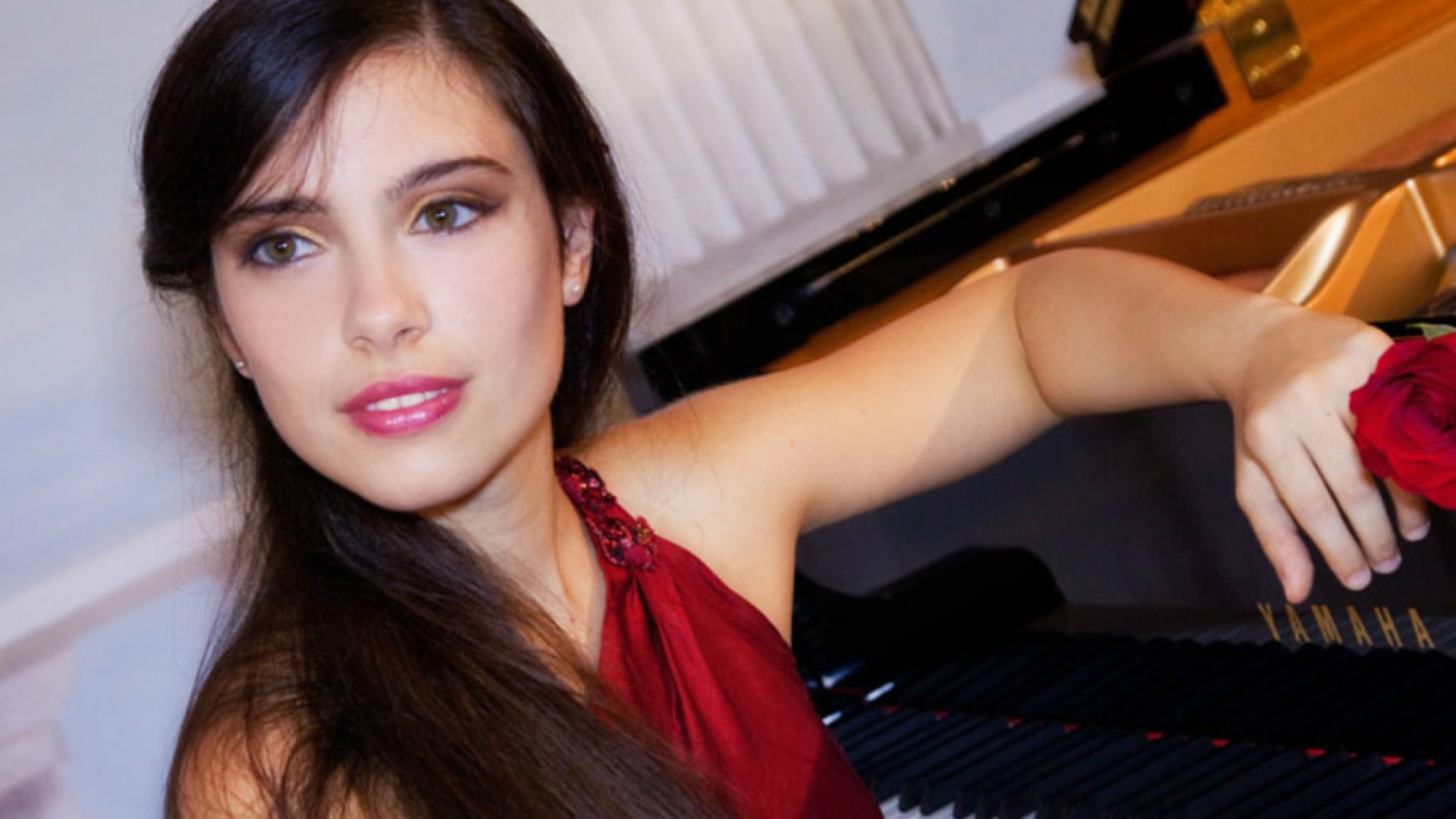 Immagine di La pianista virtuosa tra Bach e il tango