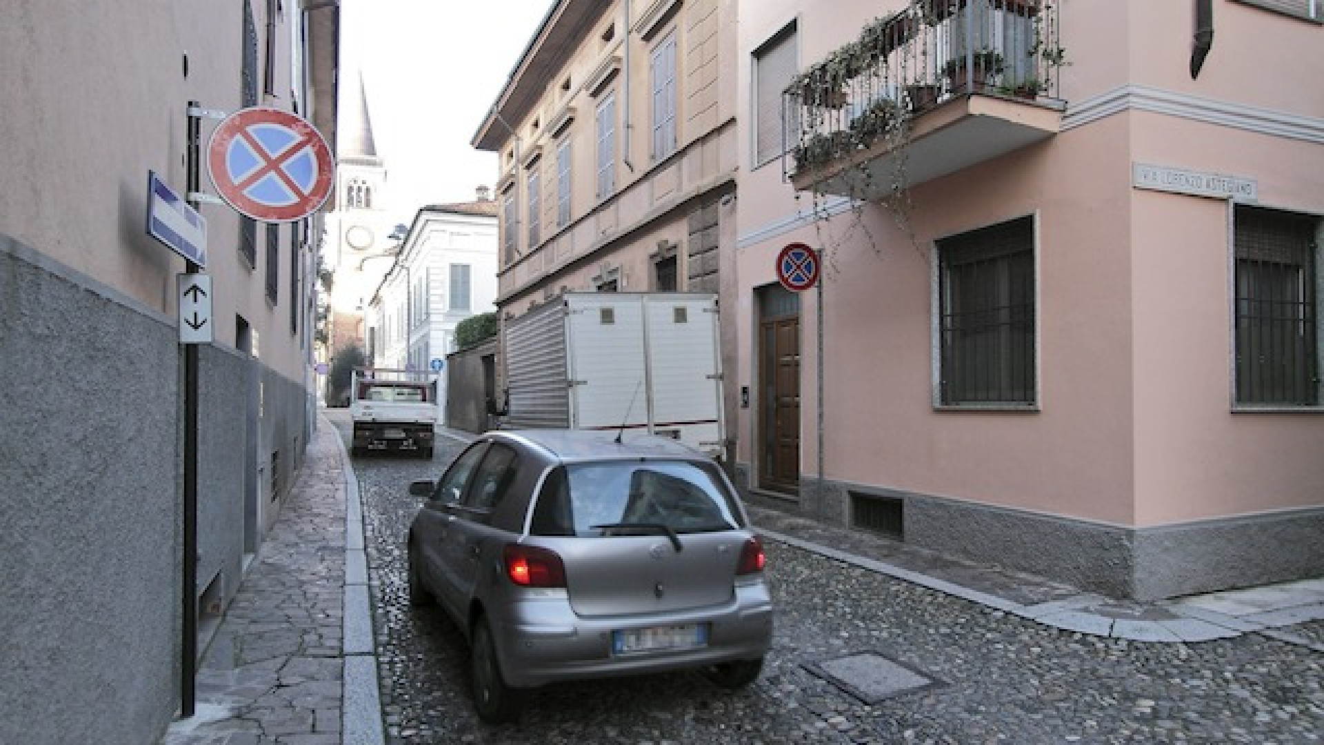 Immagine di Traffico in via Tibaldi. Residenti in trincea