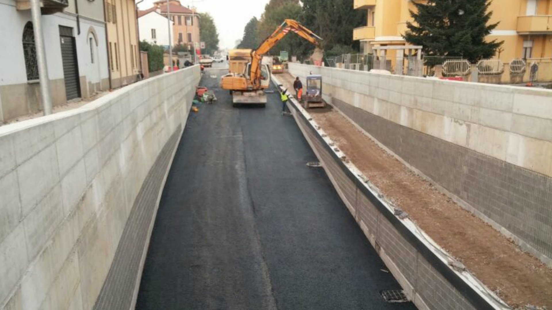 Immagine di Via Persico: sarà spostato l'attraversamento pedonale adiacente il sottopasso