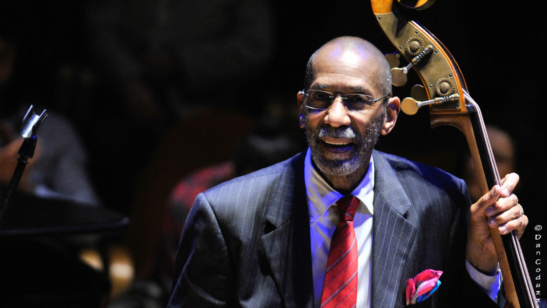 Immagine di Successo di pubblico a CremonaJazz Ron Carter ammalia l'Auditorium con un'esibizione perfetta e coinvolgente