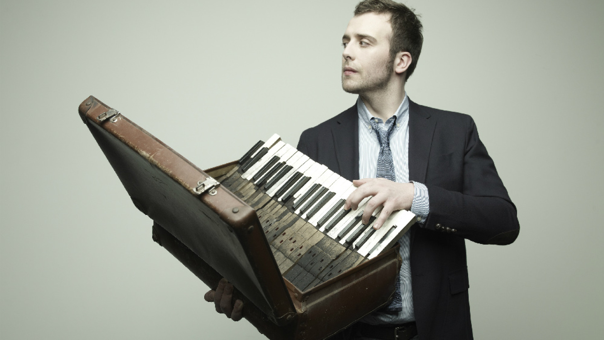 Immagine di Raphael Gualazzi riprende contatto