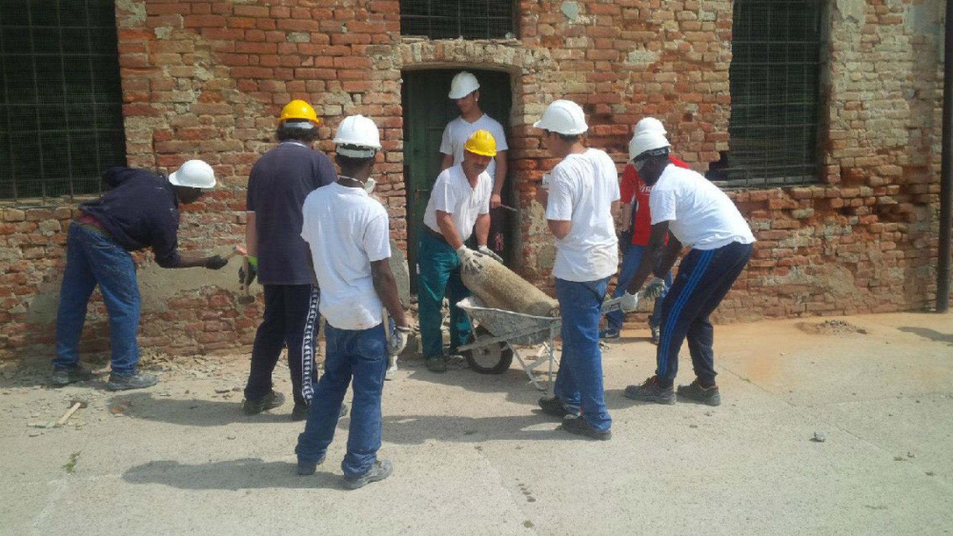 Immagine di Scuola Edile al lavoro, due cantieri didattici per Agropolis e Anffas Crema