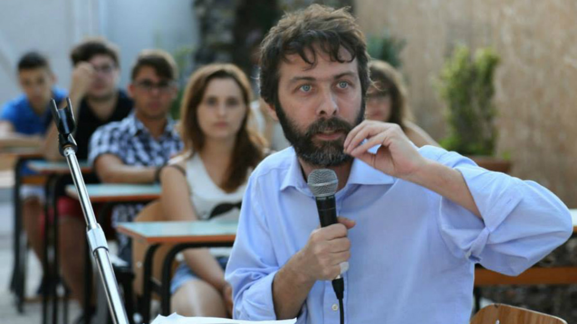 Immagine di La cattiva scuola, libro-inchiesta di Alex Corlazzoli, maestro e reporter