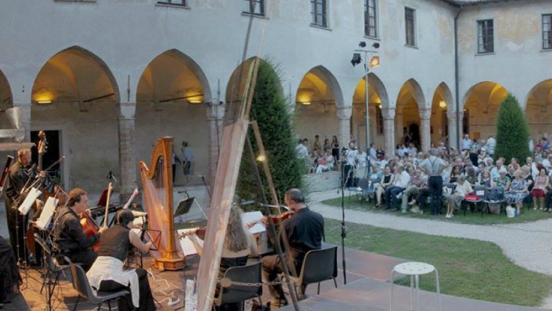 Immagine di Lirica in...chiostro