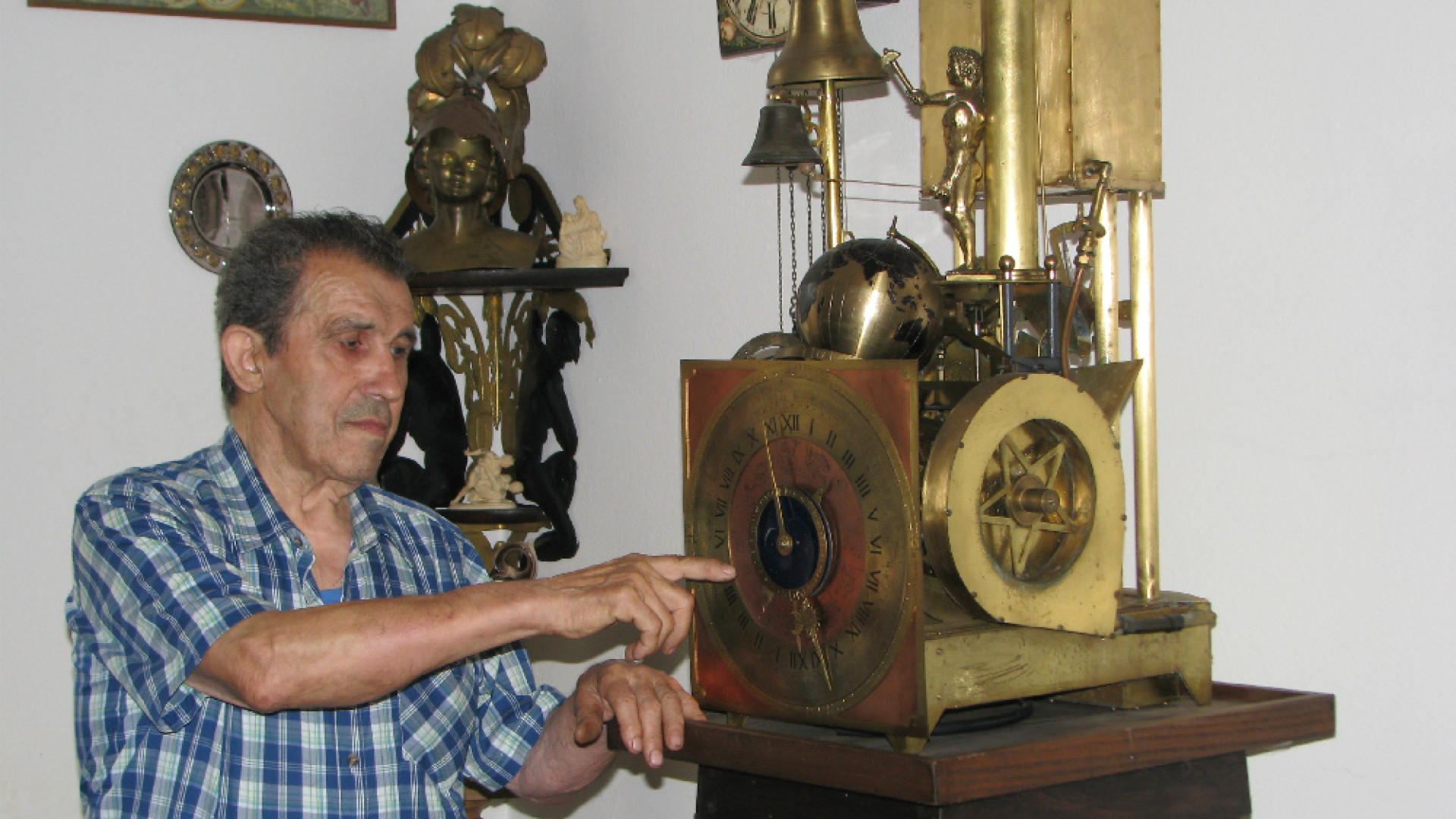 Immagine di Il signore del tempo che fabbrica le ore nell'era di Internet