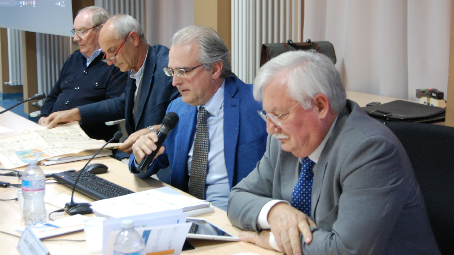 Immagine di Geometri, grande afflusso al convegno sulla situazione della cassa nazionale di previdenza e assistenza geometri