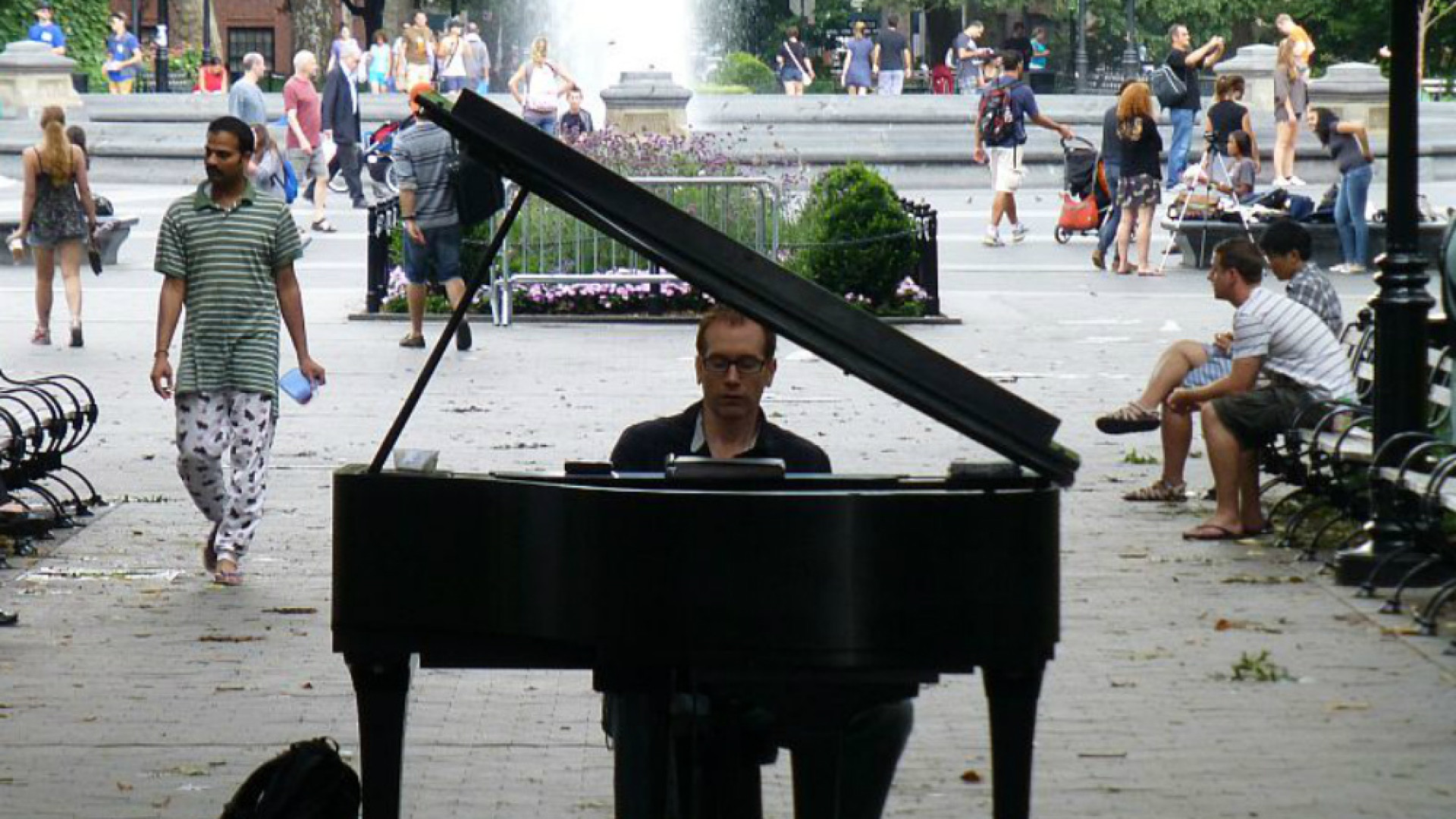 Immagine di Piazza che vai, pianoforte che trovi