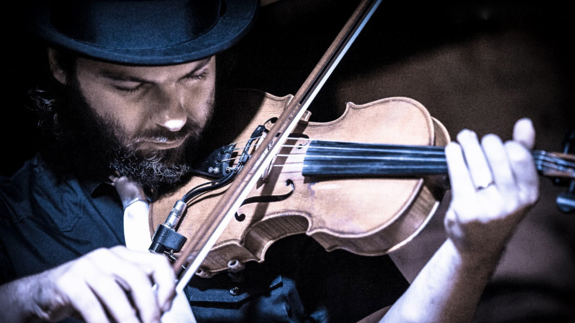Immagine di Oggi e domani a Mondomusica il violino rock di Andrea Di Cesare