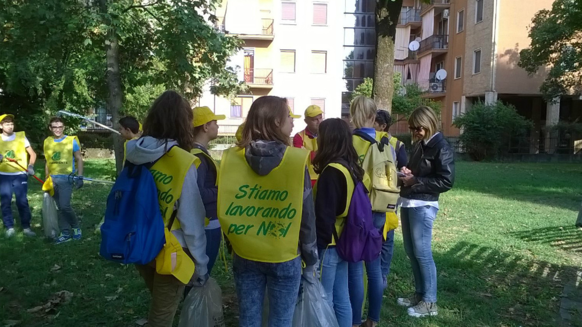 Immagine di Puliamo il Mondo 2015, tantissimi gli studenti in azione