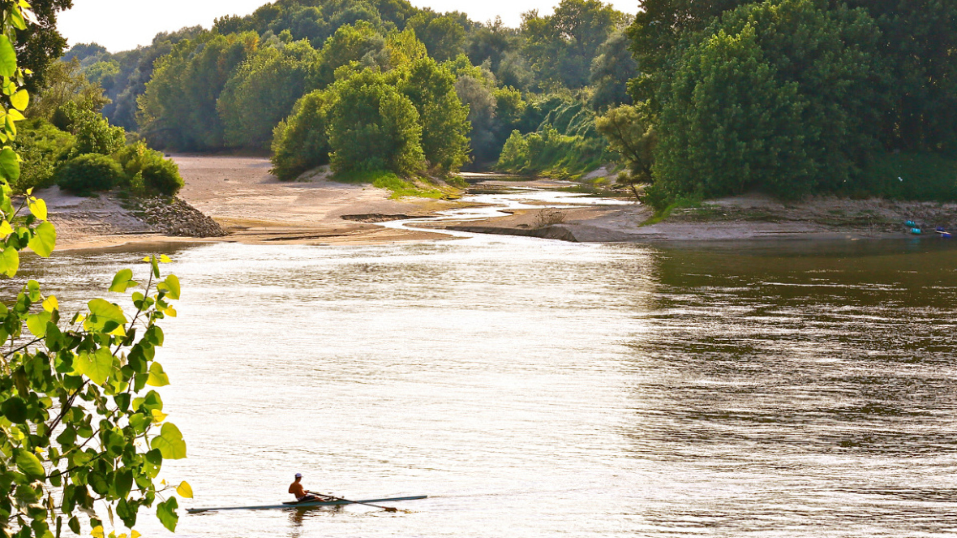 Immagine di Fiume Po, pesca e rilancio turistico, Fava: servono norme comuni, la Lombardia c’è