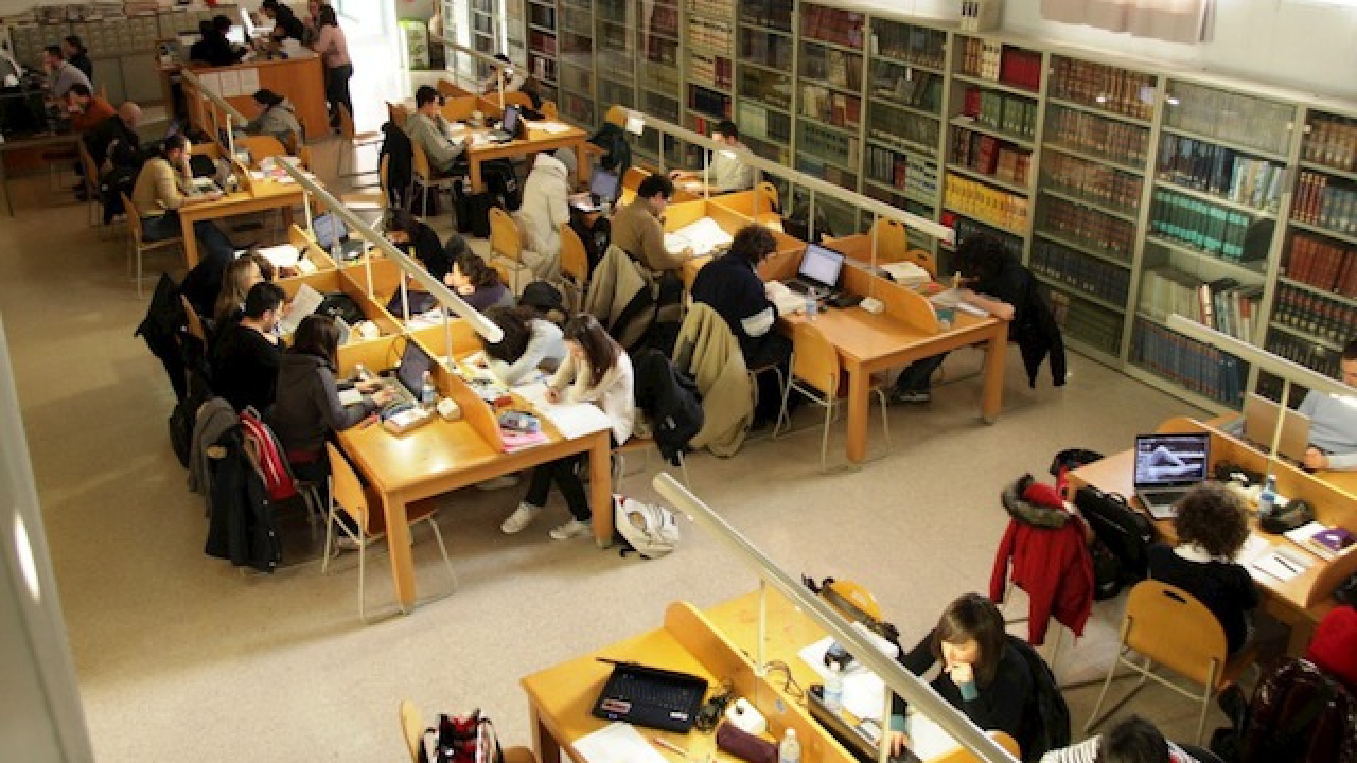 Immagine di La biblioteca è ancora di moda