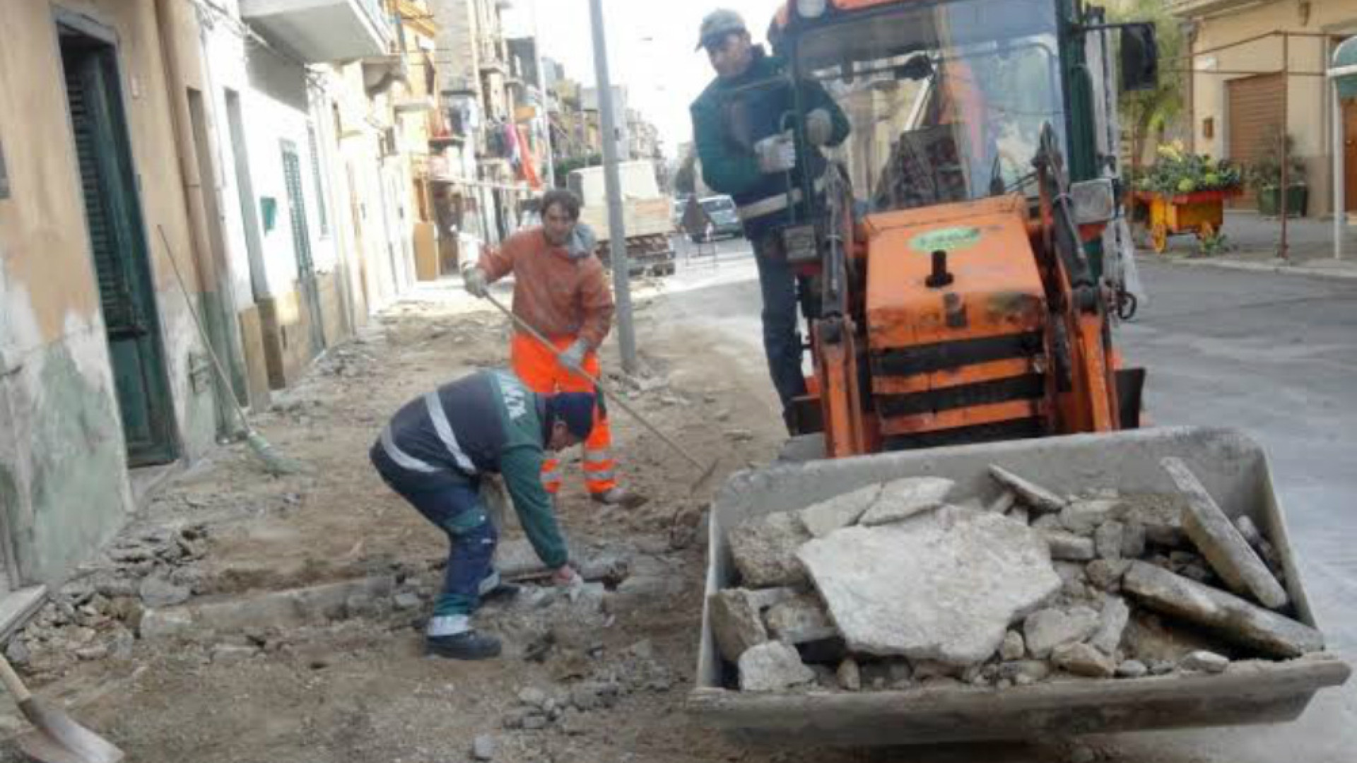 Immagine di Oltre 6mila metri quadrati di marciapiedi e più di 68mila metri quadrati di strade ripristinati