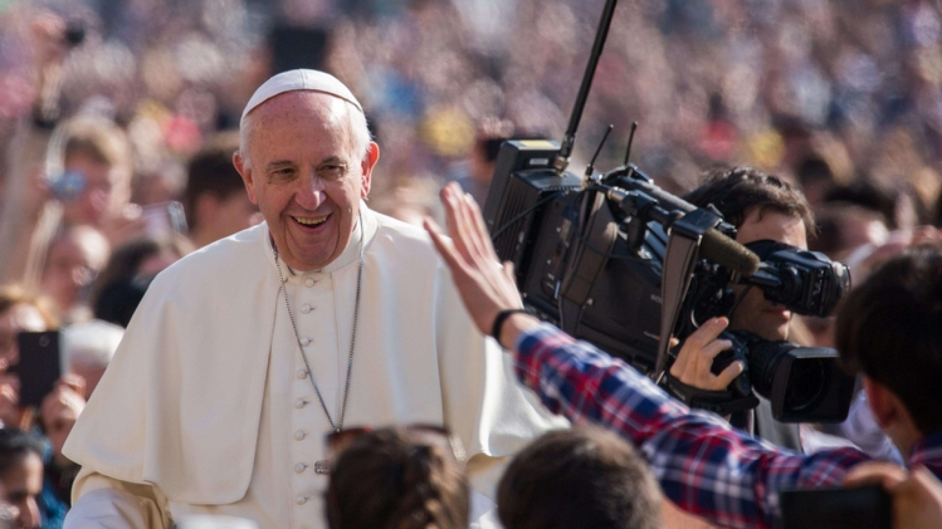 Immagine di Papa Francesco: lotteria di beneficenza per i profughi