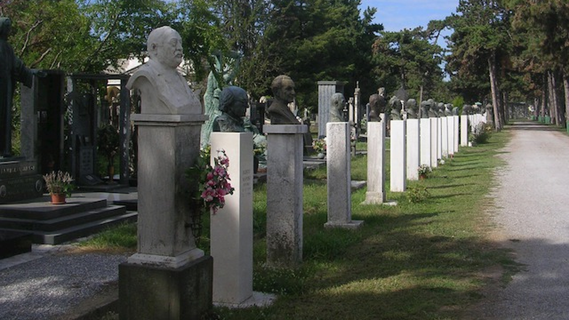 Immagine di Nuovi orari del Civico Cimitero