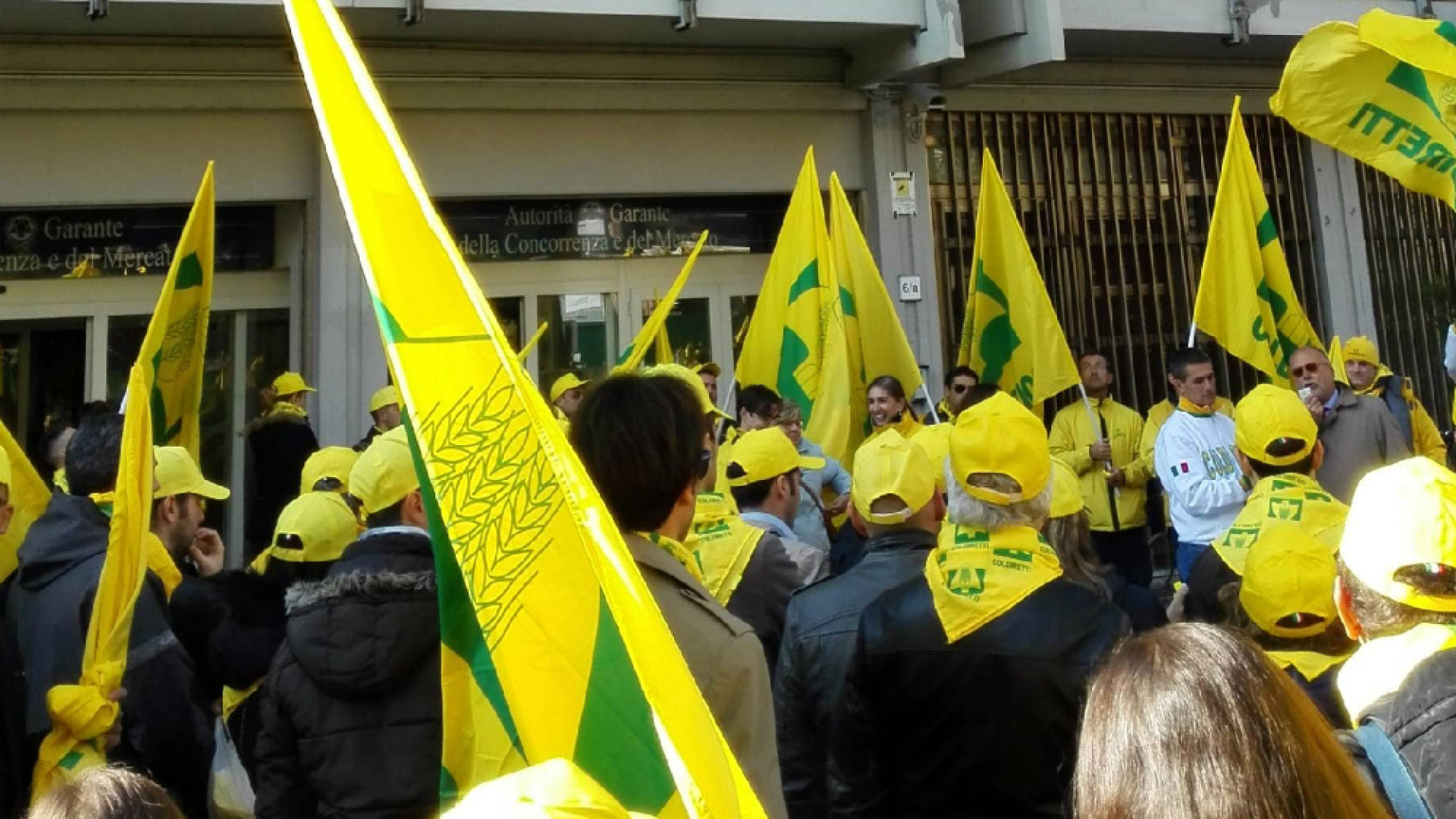 Immagine di Latte, Coldiretti: consegnato dossier Lactalis, a breve il verdetto