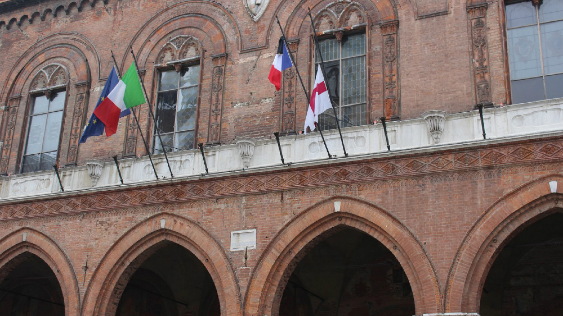 Immagine di Attentati di Parigi: la Città di Cremona si stringe al popolo francese