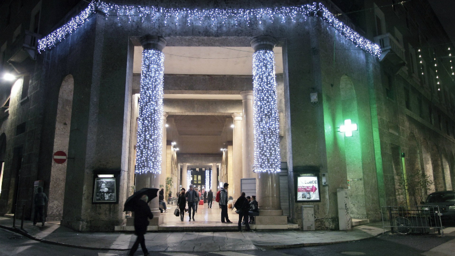 Immagine di Per Natale si va in centro: 380 parcheggi agevolati e bus gratuiti la domenica dai quartieri