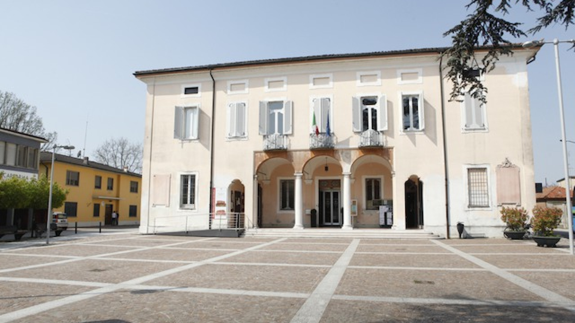 Immagine di Comune dietro la lavagna