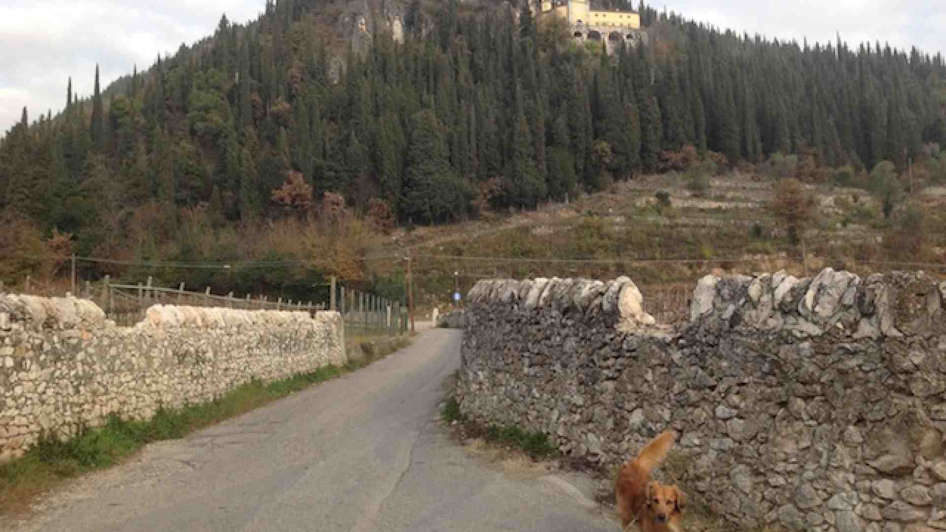 Immagine di Il santuario di Fumane tra natura e spiritualità
