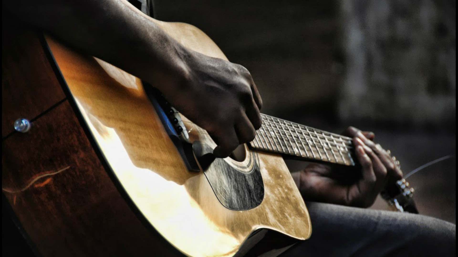 Immagine di Musicisti e appassionati in piazza per un flash mob speciale dedicato alla pace