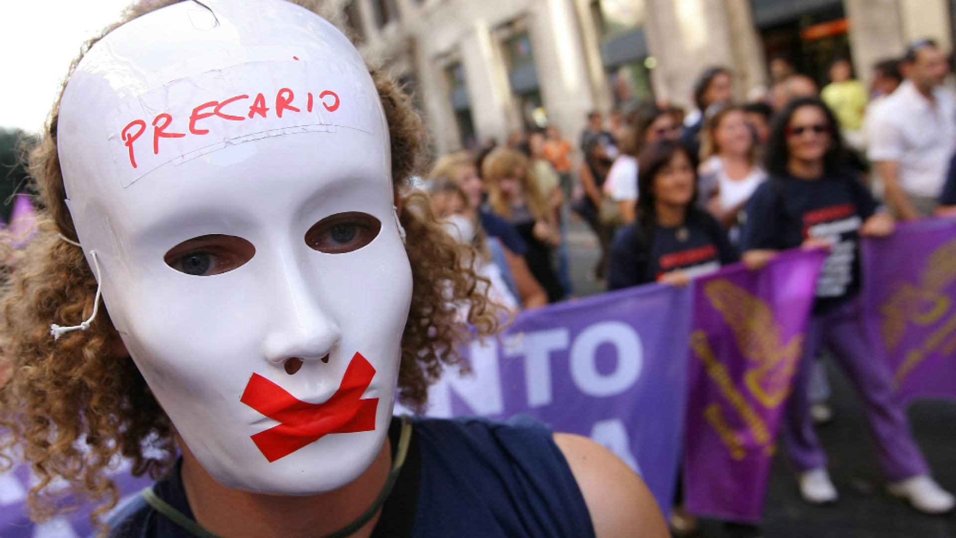 Immagine di Lavoro, i 7 anni di crisi della meglio gioventù: + 170% a casa dai genitori e senza un impiego