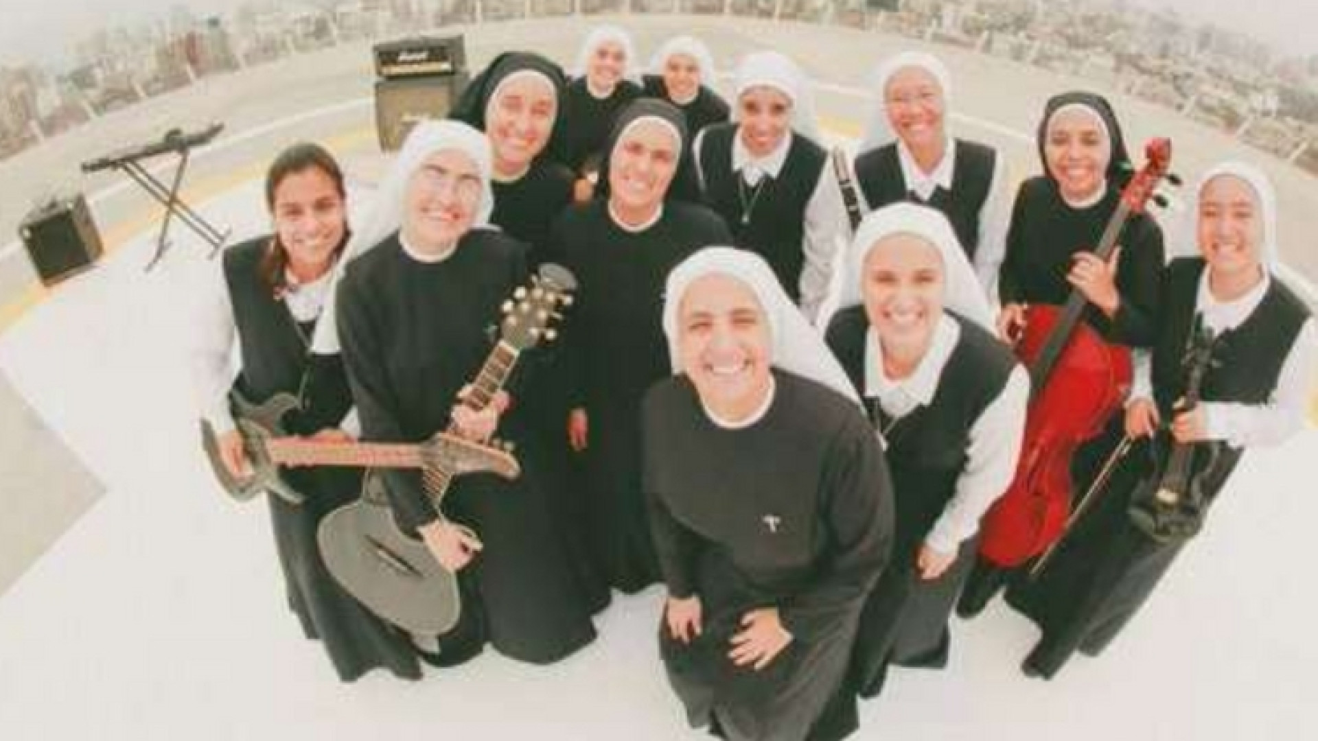 Immagine di «Suore rock» suonano per Papa Francesco