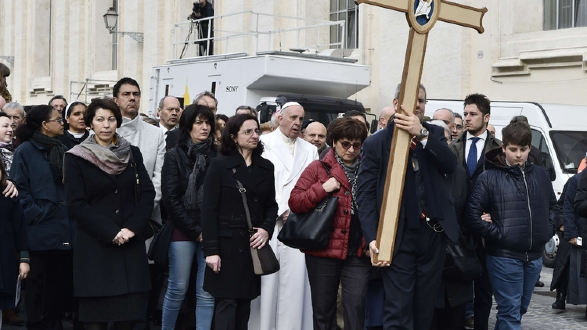Immagine di Il Papa: Chiesa scossa dalla storia, ma non crolla