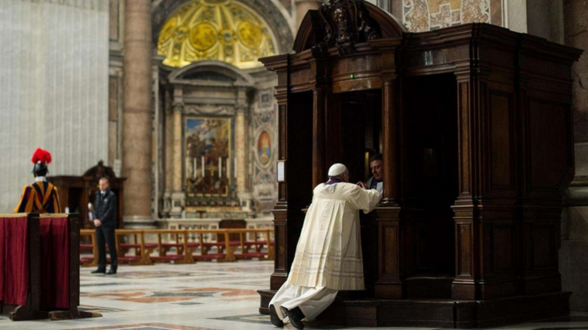Immagine di Nel confessionale la misericordia del Padre