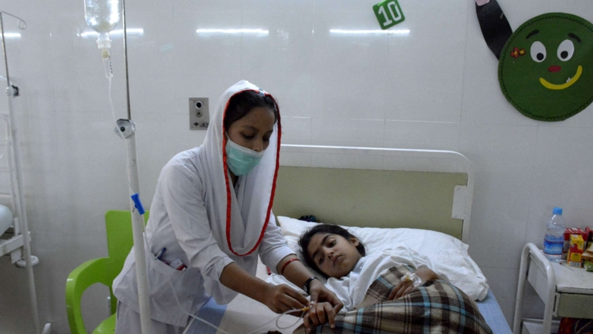 Immagine di L'arcivescovo di Lahore visita i feriti in ospedale