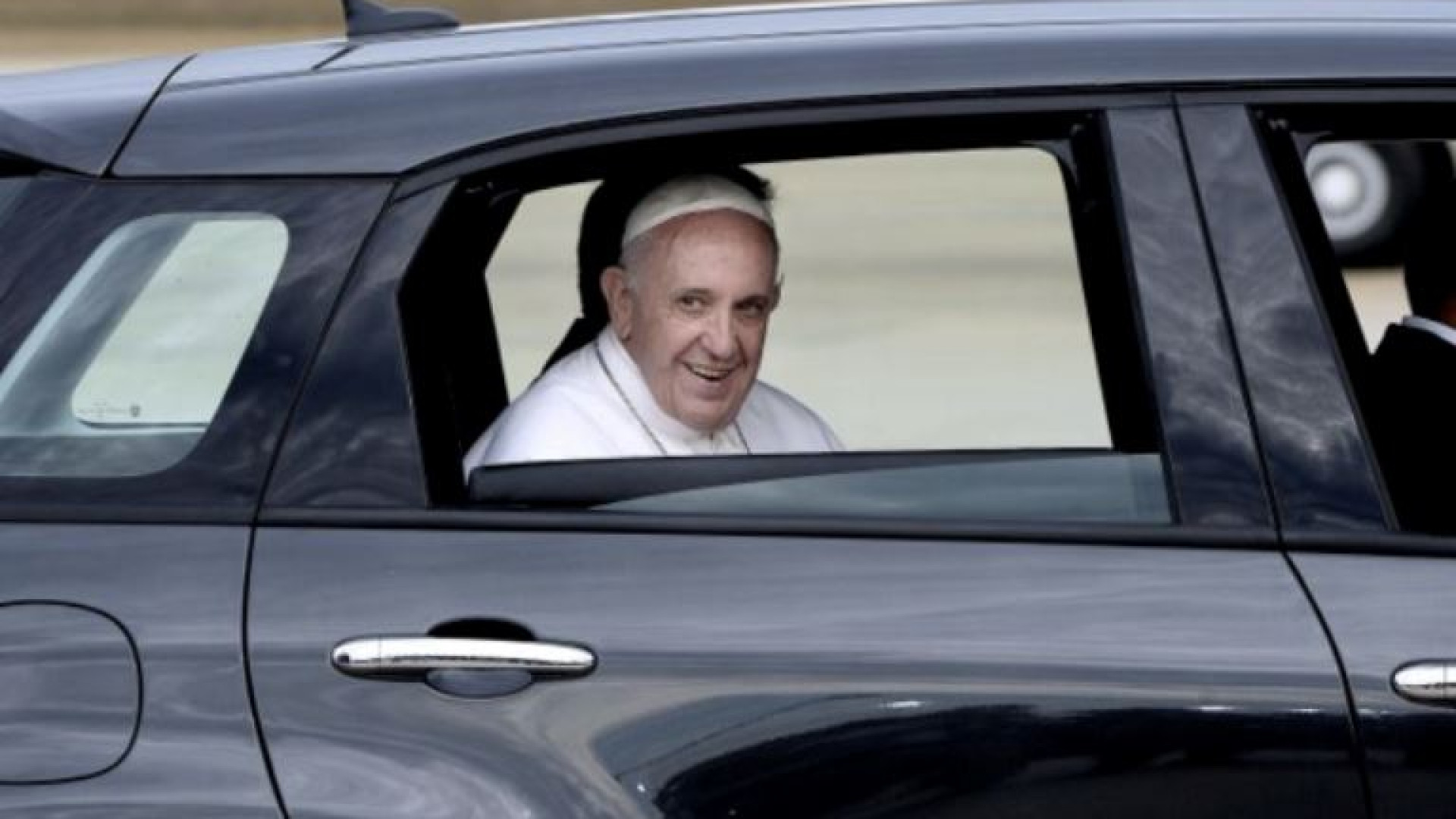 Immagine di New York, venduta all'asta l'auto usata da Papa Francesco