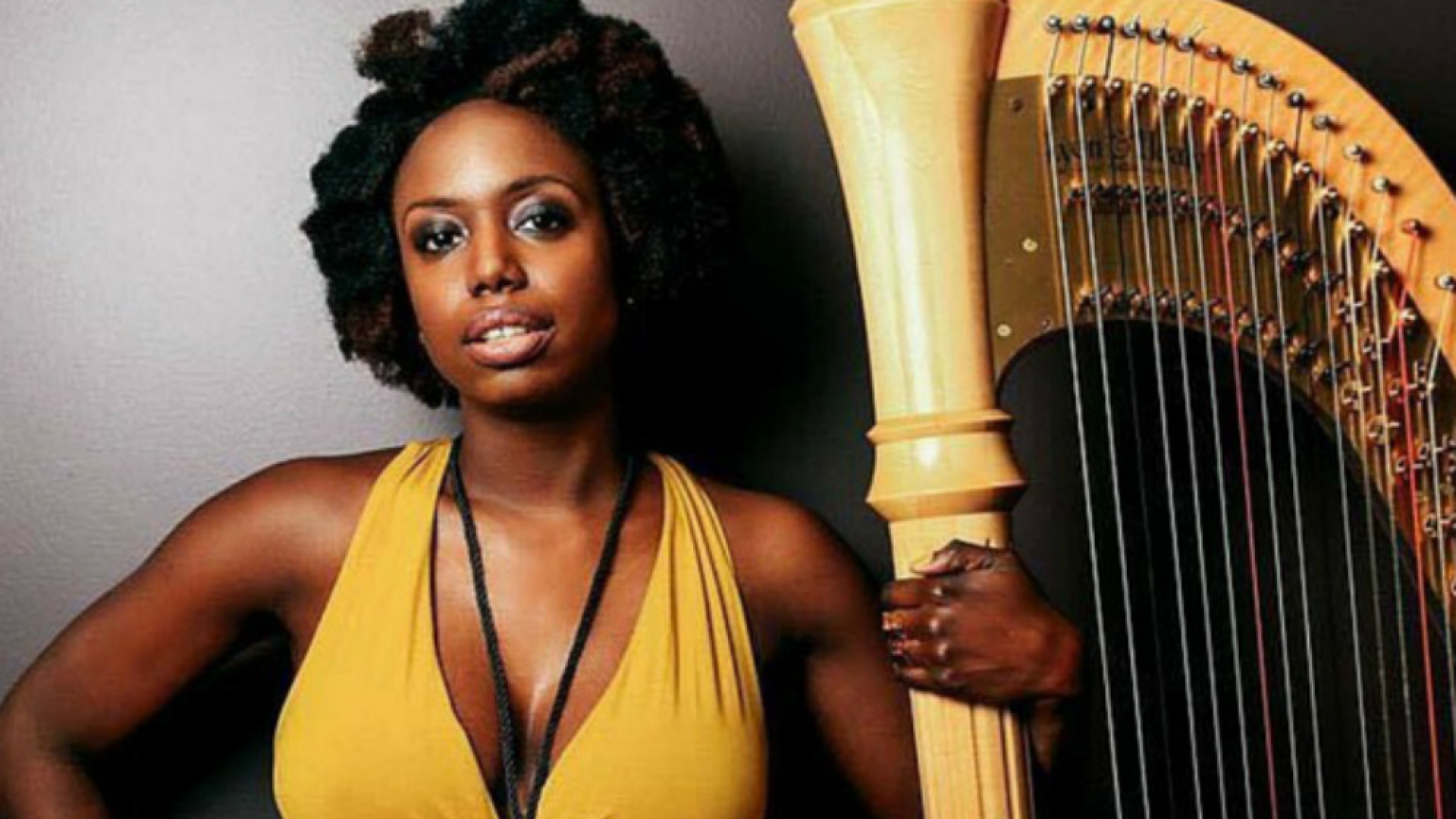 Immagine di Brandee Younger, anima a colori: «La mia arpa senza confini nel nome di Alice Coltrane»