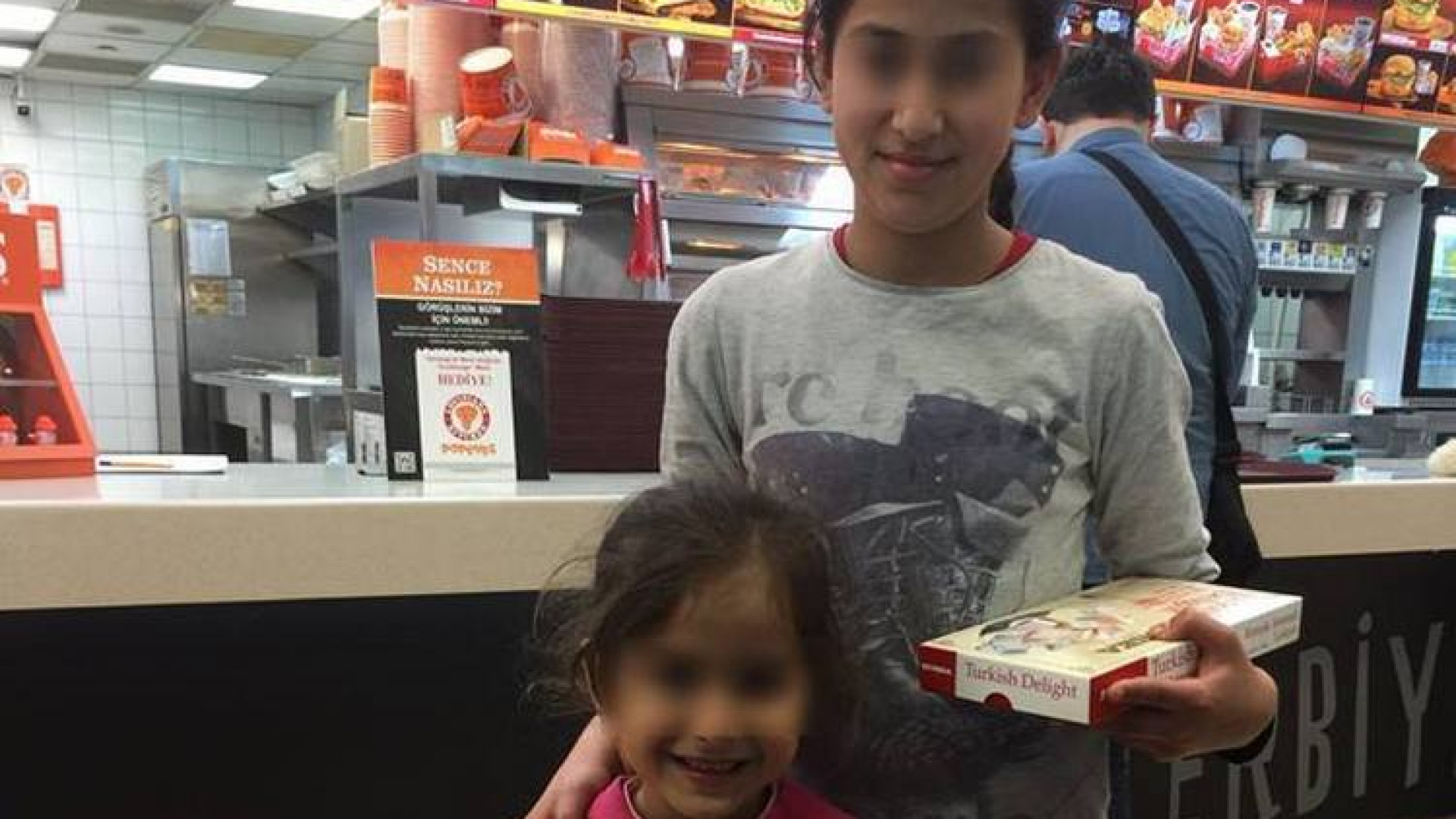 Immagine di Istanbul, in aeroporto 2 bimbe siriane fantasma